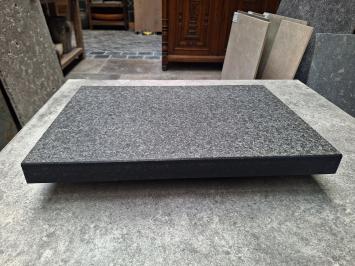 Zwembadrand Basalt 50x35x2/4 cm haakse neus gezoet