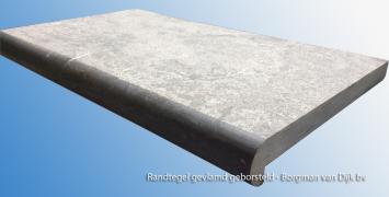 Hardsteen Zwembadrand Gevlamd Geborsteld 50x35x3/5 cm