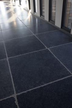 Vietnamees hardsteen 60x60 cm keukenvloer